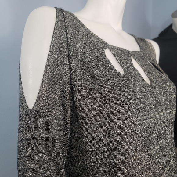 Cable & Gauge 3/4 sleeves cold shoulder metallic treads on black size Large - Picture 7 of 15